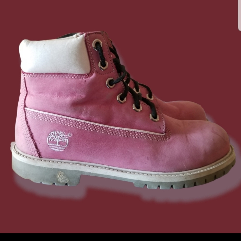 Pink suede sz 6M Timberland boots